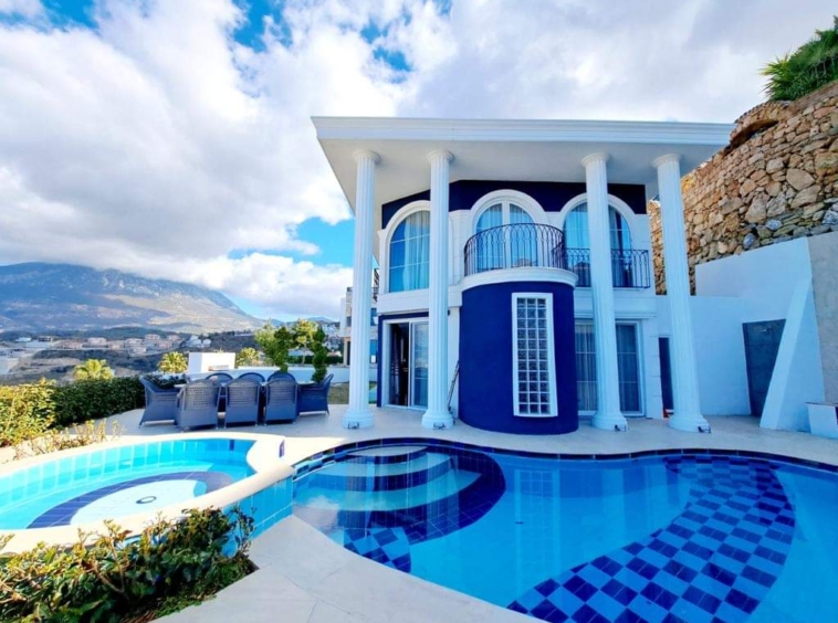 Luxury Villa in Alanya with Sea View