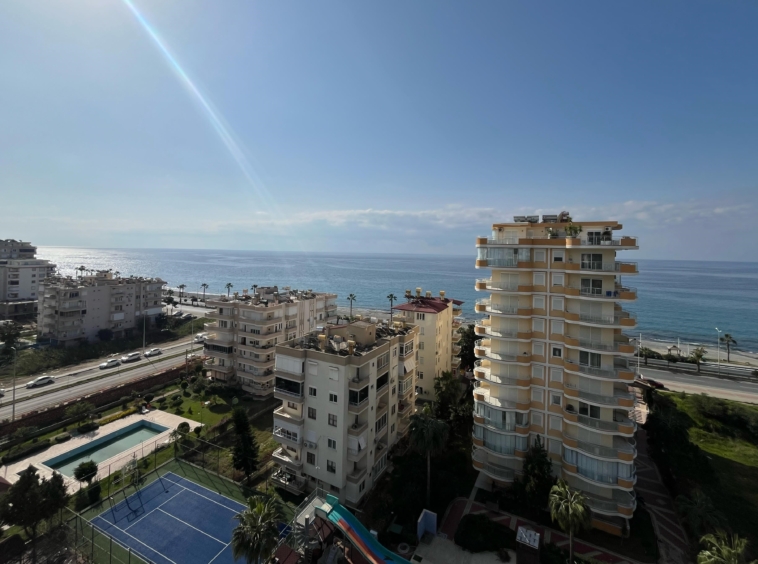 Seafront apartment for sale in Mahmutlar