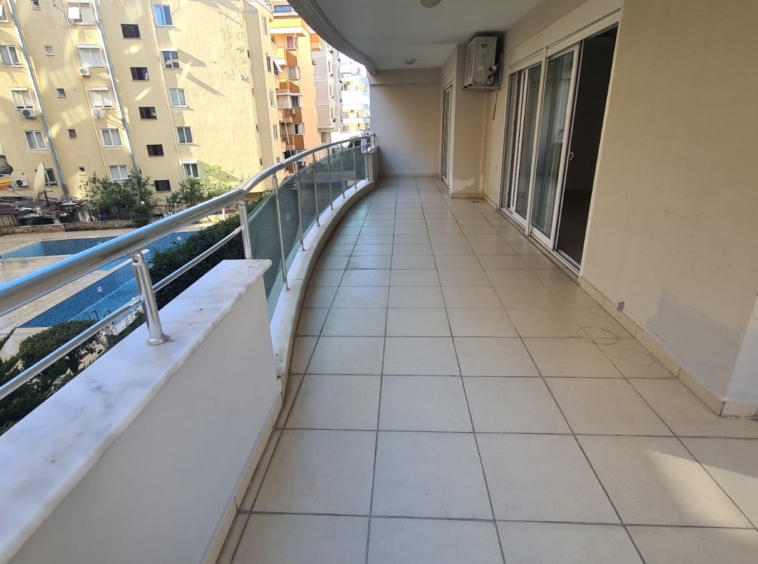 Real estate in Mahmutlar near beach